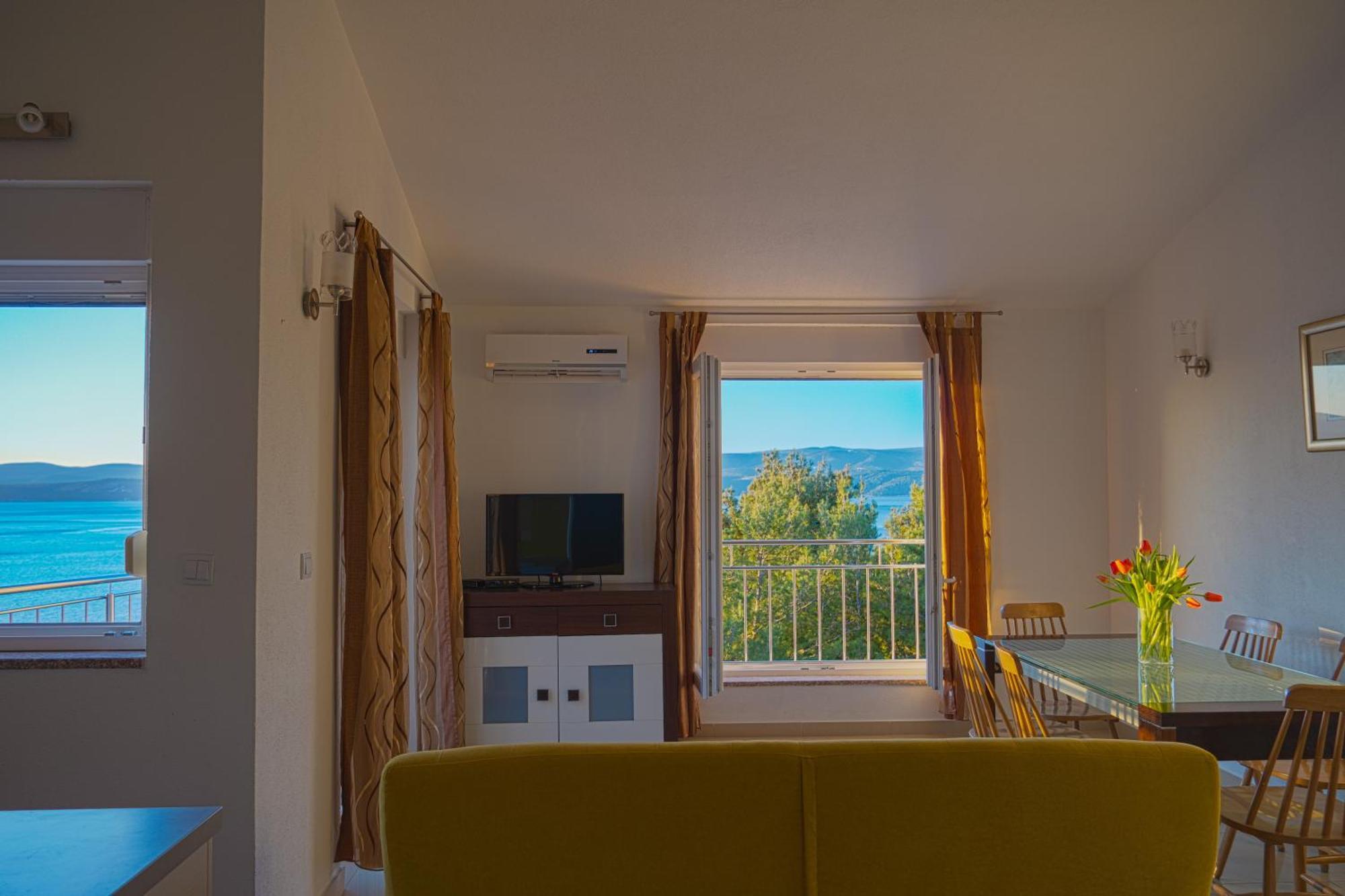 Apartments Sara & Nina Оміш Екстер'єр фото