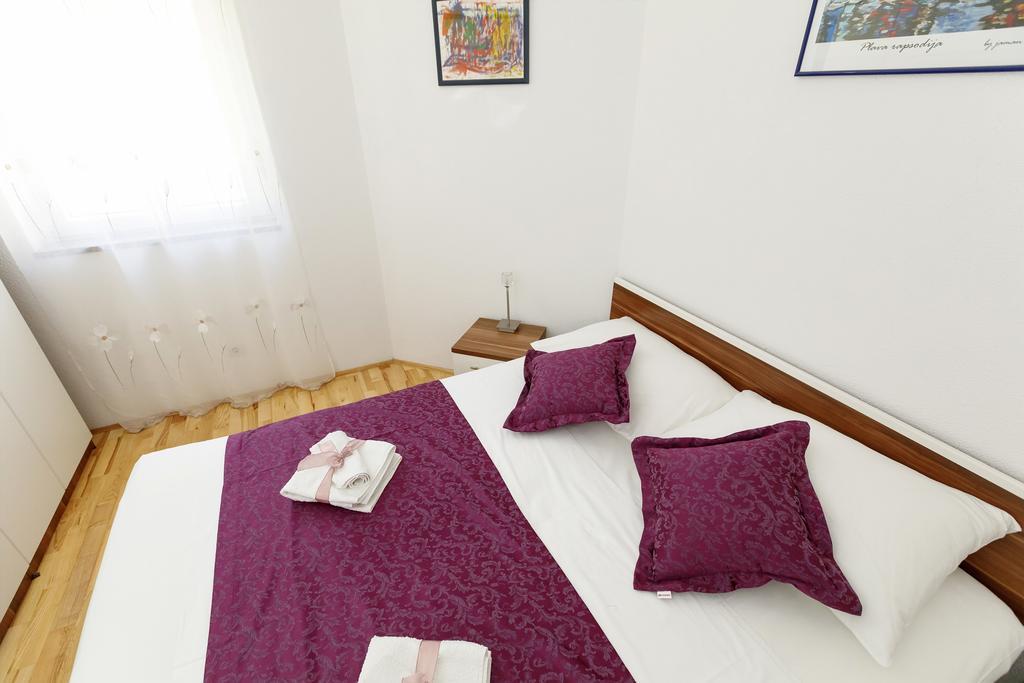 Apartments Sara & Nina Оміш Екстер'єр фото